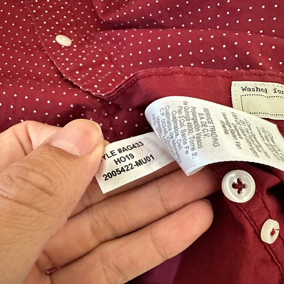 J.Crew Slim Secret Wash Shirt in red with polkadots in Medium - Picture 2 of 3